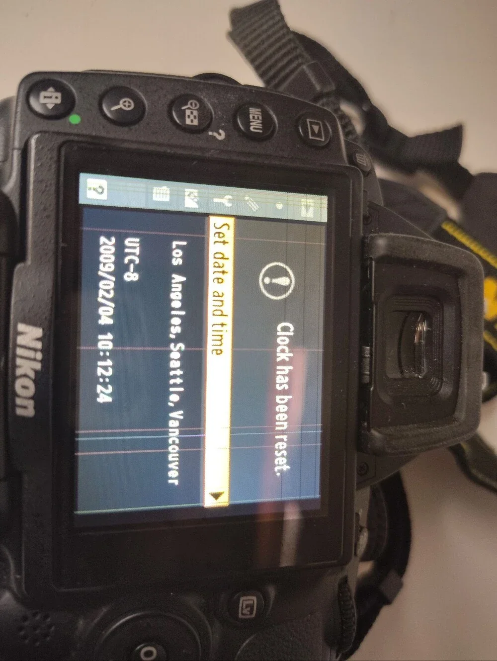 Nikon D5000 Digital SLR Camera Body, Charger, Battery, Case,SD, Remote READ